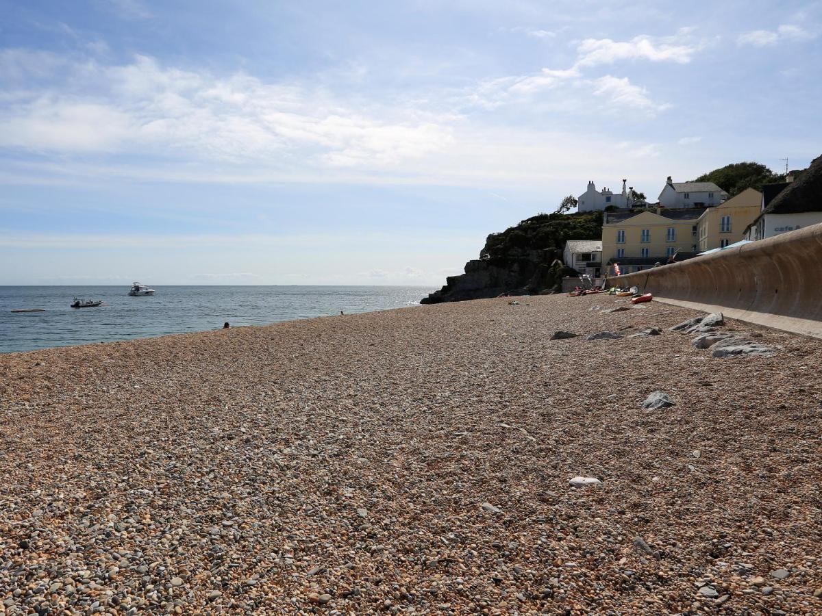 1 At The Beach Beesands Eksteriør bilde